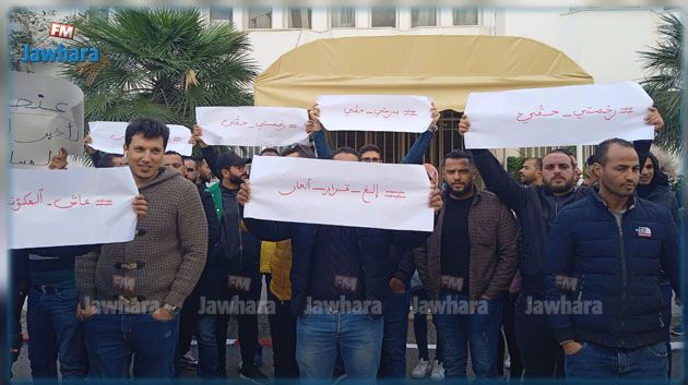 المكوّنون الشبّان في السياقة يدخلون في إعتصام مفتوح  أمام وزارة النقل