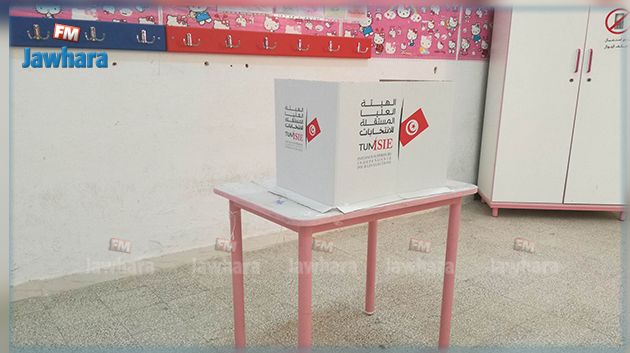 قفصة: توزيع الموادّ الإنتخابية على مراكز الإقتراع 