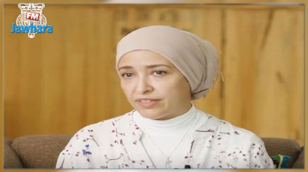 بريطانيا تستعين بمهاجرة محجبة لإقناع المهاجرين بالرحيل إلى رواندا