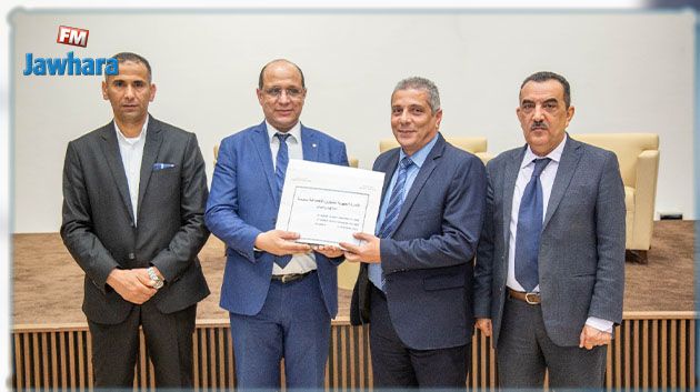 توزيع وسائل نقل على هياكل النهوض الاجتماعي والجمعيات العاملة في مجال الإعاقة