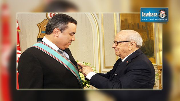 قايد السبسي يقلد مهدي جمعة الصنف الأكبر من وسام الجمهورية