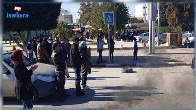 سليانة.. غلق الطريق الرئيسية أمام مقر الولاية 