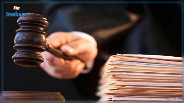 سيدي بوزيد: الإحتفاظ بموظف تابع لمندوبية الفلاحة و صاحب معصرة و تقديم 13 شخصا منهم 10 عمد من أجل شبهات فساد