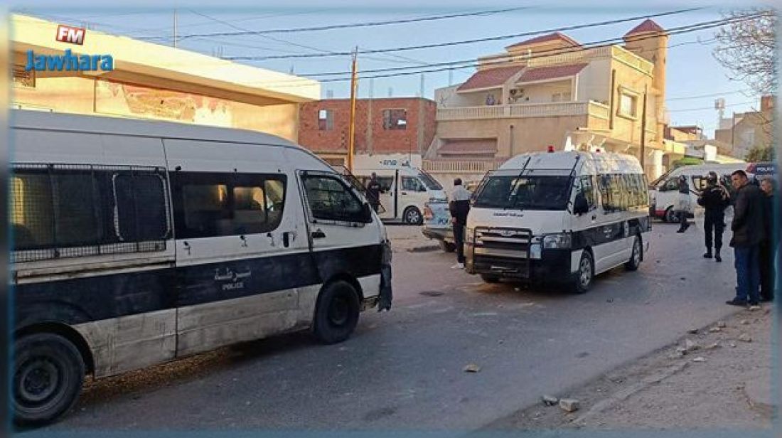 القصرين : بطاقات إيداع بالسجن في حق شبان شاركوا في مناوشات مع الأمن القصرين : بطاقات إيداع بالسجن في حق شبان شاركوا في مناوشات مع الأمن