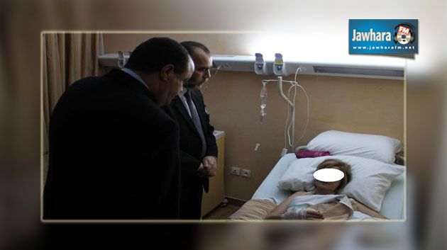 وزيرا الصحة والداخلية يعودان سائحة أوربية تعرضت للاعتداء