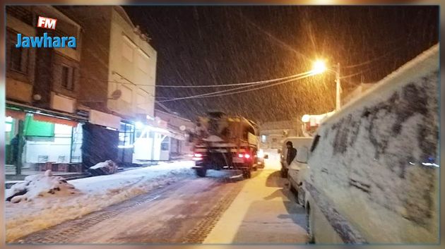 عين دراهم تستيقظ على ثلوج تكسو شوارعها 