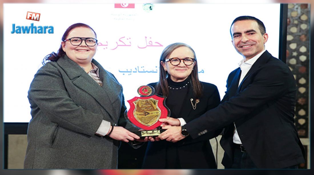 رئيسة الحكومة تشرف على حفل تكريم مؤسسيْ شركة ستارت آب رئيسة الحكومة تشرف على حفل تكريم مؤسسيْ شركة ستارت آب