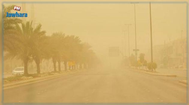 رياح رملية قوية تحجب الرّؤية في هذه الطرقات