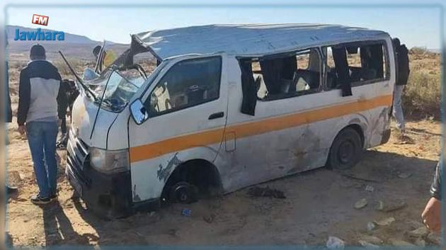 قفصة: وفاة شاب وإصابة 8 أشخاص في انقلاب سيارة نقل ريفي
