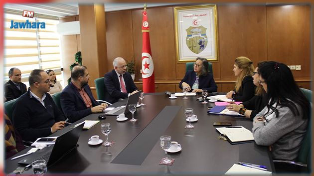 مسؤولون يبحثون مشروع دعم تشغيل الشباب عبر تبني الصناعة الذكية 