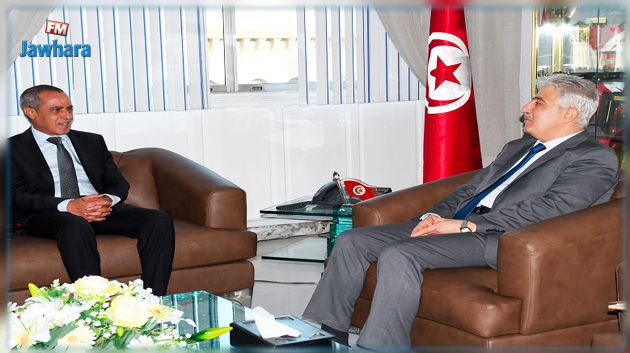 تطوير مجالات التعاون العسكري محور لقاء وزير الدفاع بالسفير الجزائري بتونس