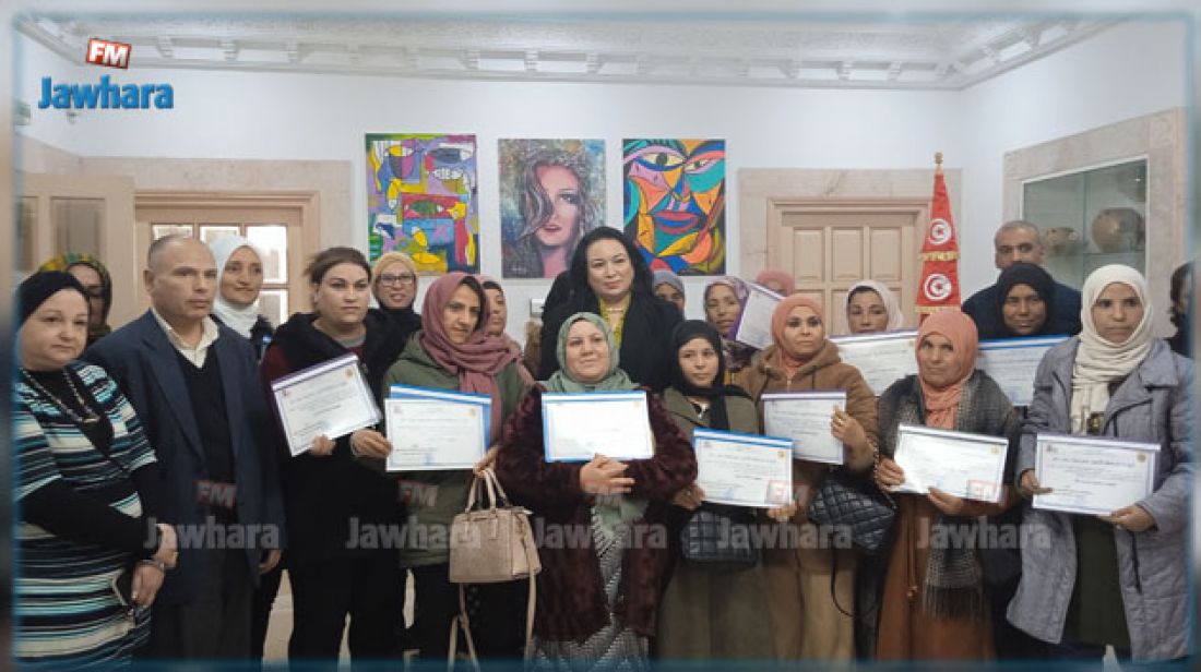 توزيع 94 إشعارا لتمويل مشاريع أمهات تلاميذ مهدّدين بالانقطاع عن الدارسة توزيع 94 إشعارا لتمويل مشاريع أمهات تلاميذ مهدّدين بالانقطاع عن الدارسة