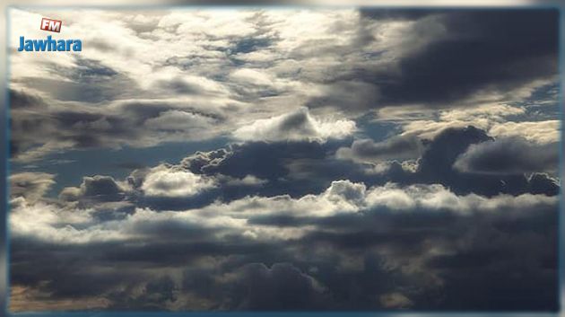 اللّيلة: أجواء مغيّمة جزئيًّا والبحر شديد الاضطراب