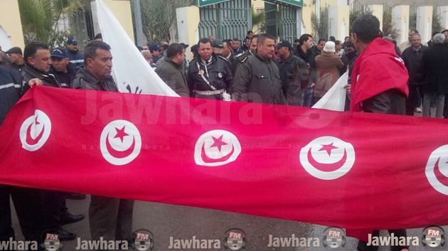 القيروان : مسيرة مناهضة للإرهاب لأسلاك الامن والحرس الوطني