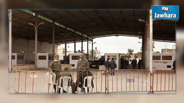 تواصل الاعتصام قرب معبر راس جدير