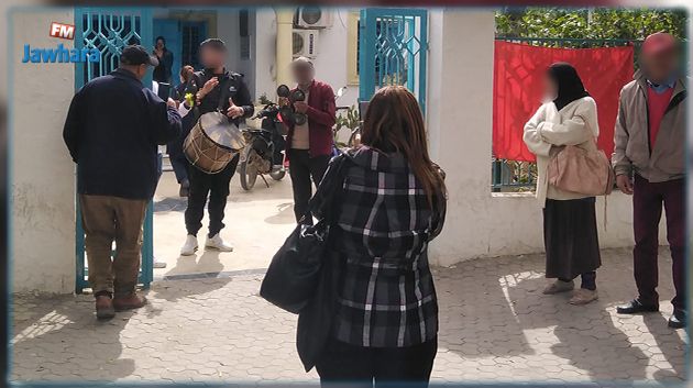 بحضور فرقة 'بنڨة' .. احتفالات في القيروان بقرار حلّ المجالس البلدية (صور)