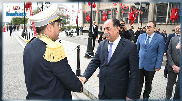 وزير الداخلية يشرف على موكب تحية العلم بمناسبة عيد الاستقلال (صور)