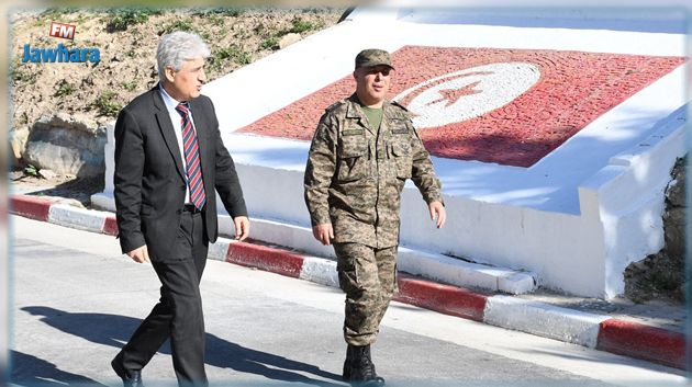 وزير الدفاع يؤدي زيارة إلى الإدارة العامة للذخيرة والأسلحة