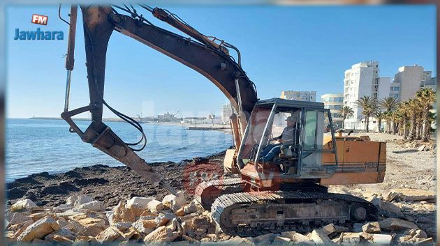 سوسة: تواصل تنفيذ قرارات الهدم والإزالة بالملك العمومي البحري (صور)