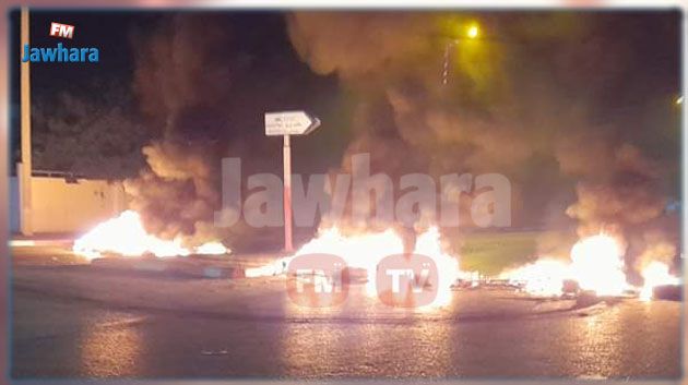 فقدوا أولادهم في 'حرقة': أهالي المفقودين يُغلقون الطريق في المهدية‎‎