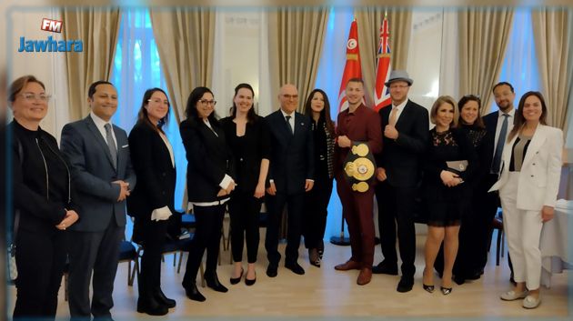  وزير الشؤون الخارجية يلتقي عددا من أفراد الجالية التونسية في المملكة المتحدة