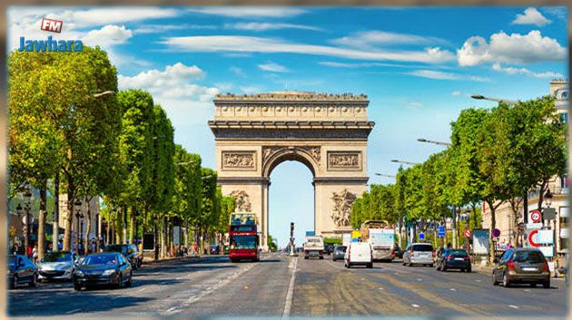 الشانزليزيه الباريسية تستضيف أكبر مسابقة إملاء في العالم