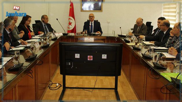 وزير الفلاحة يشرف على جلسة عمل حول تزويد المطاحن بالحبوب