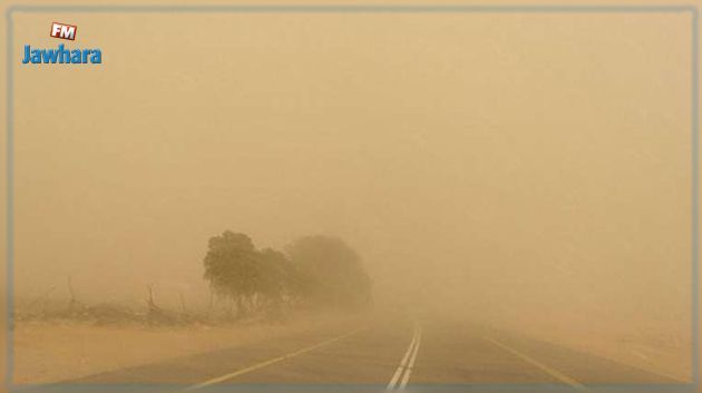 تطاوين.. انخفاض حاد في مجال الرؤية نتيجة هبوب رياح قوية مثيرة للأتربة