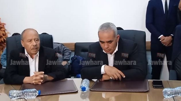 وزارة التربية واتحاد الشغل يوقعان محضر اتفاق يقضي برفع حجب الأعداد