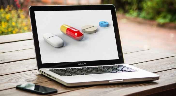 نوفل عميرة يحذّر من انتشار سوق موازية للأدوية وبيع أدوية مقلّدة