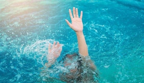 سارعت الأم لانقاذ طفلتها من الغرق.. فماتت غرقا