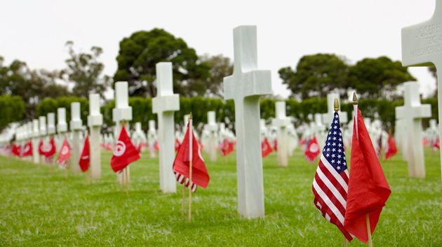 السفارة الأمريكية بتونس تحيي ذكرى الجنود الذين سقطوا في الحرب العالمية الثانية 
