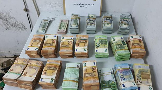 معبر رأس جدير: إحباط محاولة تهريب مبلغ كبير من العملة الأجنبية