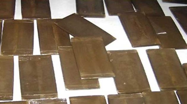 القبض على مروّج مخدّرات وبحوزته 33 صفيحة زطلة