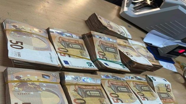 راس جدير: إحباط تهريب مبلغ من العملة الأجنبية يفوق 450 ألف دينار