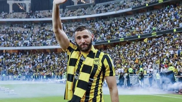 أمام 60 ألف مشجع :اتّحاد جدّة يقدّم لاعبه الجديد كريم بنزيما
