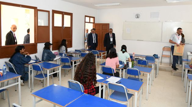وزير التربية يعاين سير إمتحان الباكالوريا بمعهد ابن سينا بقرمبالية