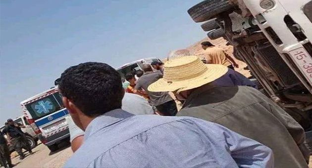 وفاة شخصين وإصابة 20 آخرين في حادث انقلاب حافلة تابعة للشركة الجهوية للنقل