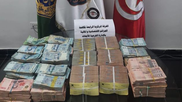 الإطاحة بوفاق إجرامي من أجل إرتكاب جرائم صرفيّة مُسترابة