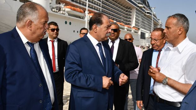 وزير الداخلية يتفقد جاهزية الوحدات الأمنية بميناء حلق الوادي