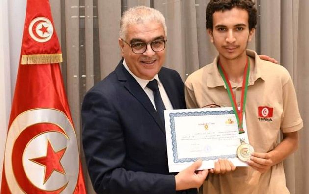الأول وطنيا في امتحان البكالوريا: أرغب في دراسة الهندسة في الخارج