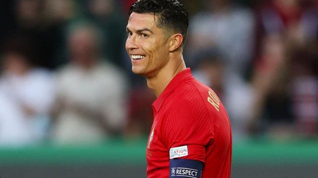 بسبب التجاعيد.. رونالدو يُحرج مصوّراً ويطلب منه الابتعاد (فيديو)
