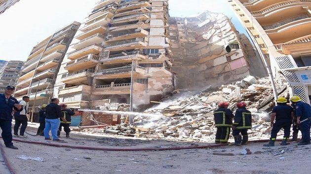 مصر: انهيار عقار مكوّن من 13 طابقا