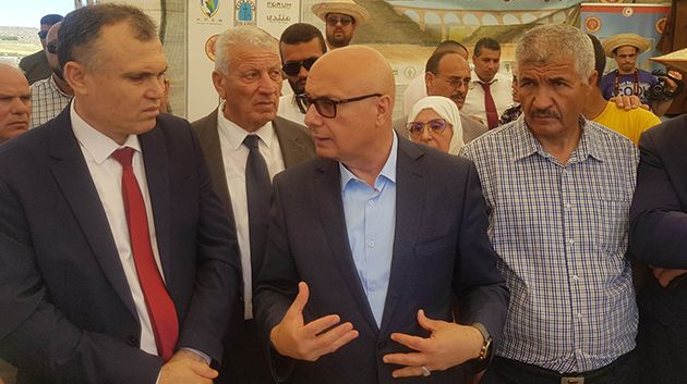 وزير الفلاحة يتابع موسم الحصاد بباجة