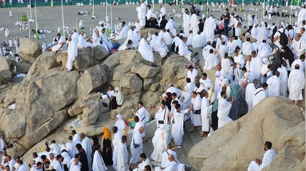 الحجيج يتوافدون على عرفات