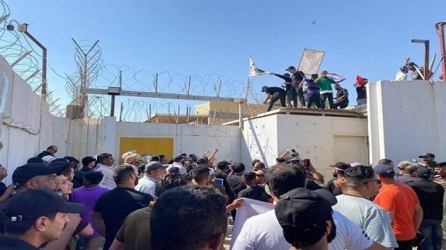 العراق: اقتحام السفارة السويدية احتجاجا على حرق المصحف الشريف