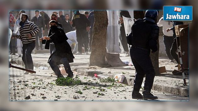 الجزائر : اصابة 40 شرطيا خلال احتجاجات