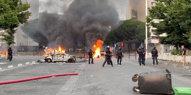 وزير الخارجية الايطالية: تعاسة واضحة في الضواحي الفرنسية