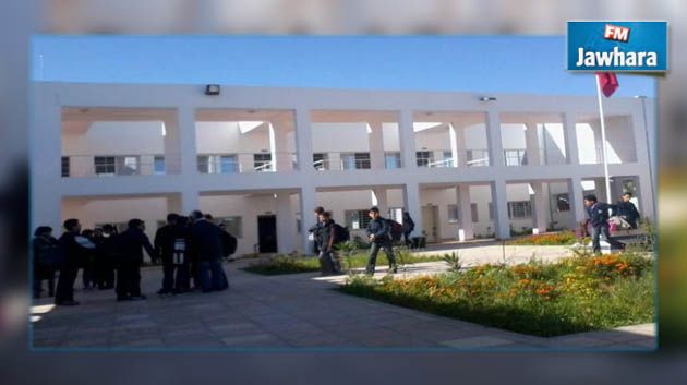 المهدية : أحد الأولياء يحاول منع التلاميذ من الالتحاق بأقسامهم