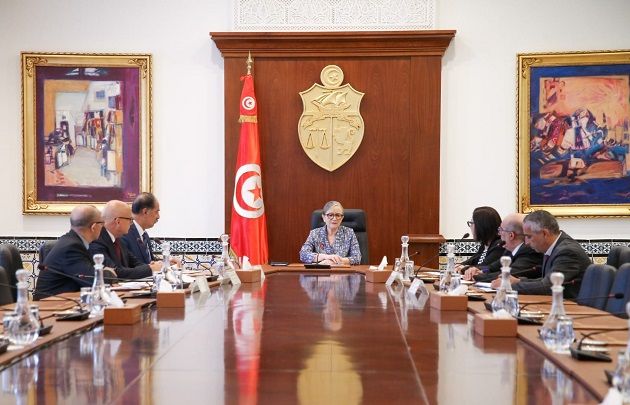  بودن تشرف على جلسة عمل حول  تزويد البلاد بالحبوب ومشتقاتها